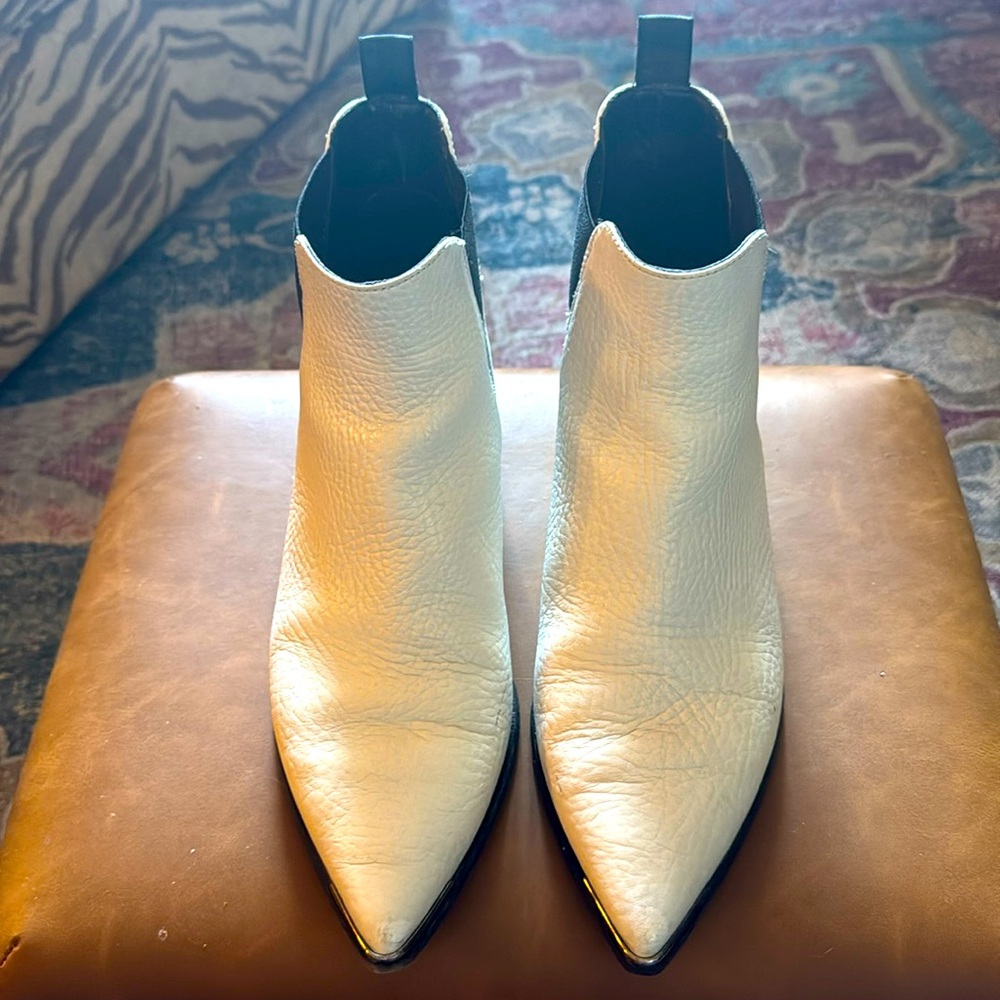 Acne Studios Leather Ankle Chelsea Boots
Pointed-Toes White